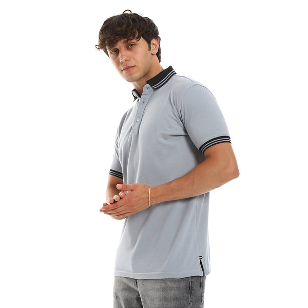 Odd Collar For A Pale Grey Polo Shirt