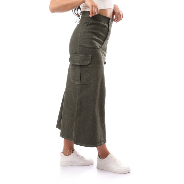 dark_jeans_buttonned_closure