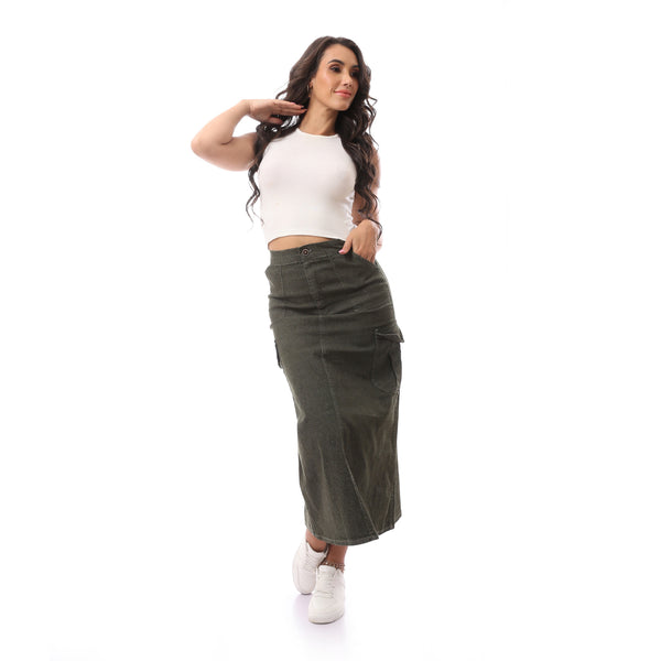 dark_jeans_buttonned_closure