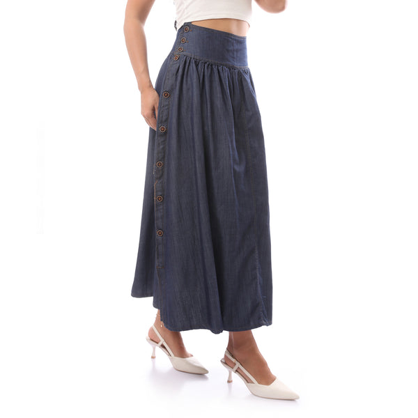 dark_jeans_with_a_button-up_skirt