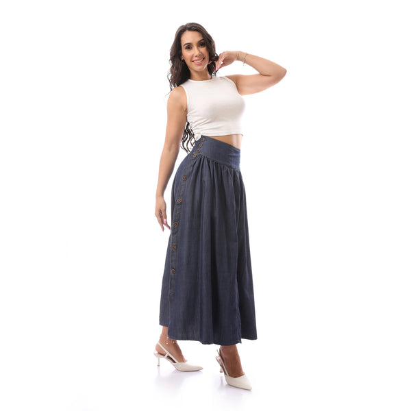 dark_jeans_with_a_button-up_skirt
