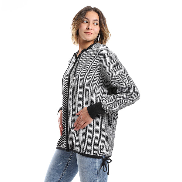 Chervon Self Pattern Black & White Zipper Sweater