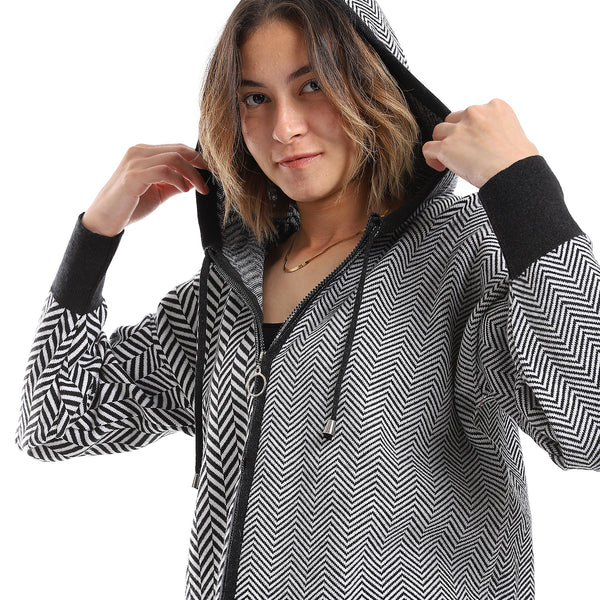 Chervon Self Pattern Black & White Zipper Sweater