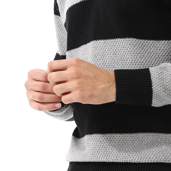 Black_And_Grey_Buttons_Closure_Hooded_Pullover