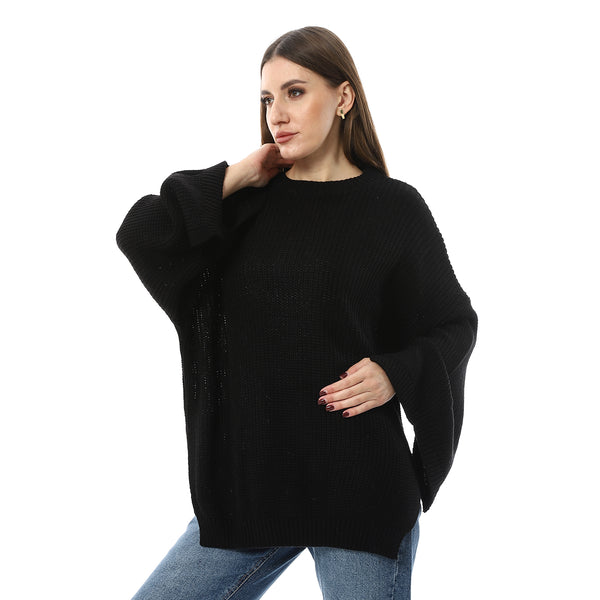 Knitted_Black_Pullover_With_Multi-Slits
