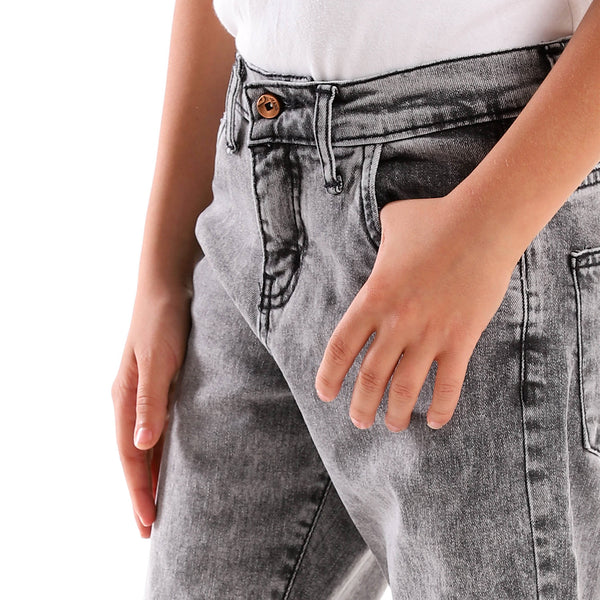 بنطال جينز للأولاد ذو قصة ضيقة باللون الرمادي الفاتح