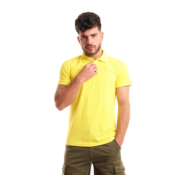 قميص بولو أصفر سادة بأكمام قصيرة