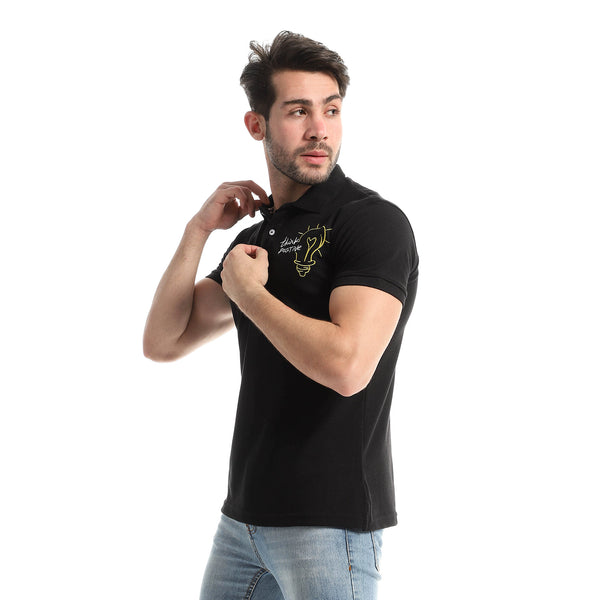 قميص بولو بيكيه أسود كلاسيكي مع غرز جانبية
