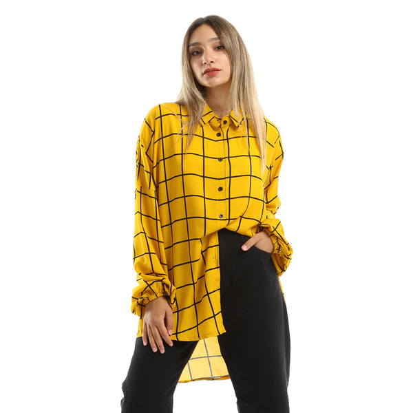 قميص أسود وأكمام طويلة مربعات منفوش