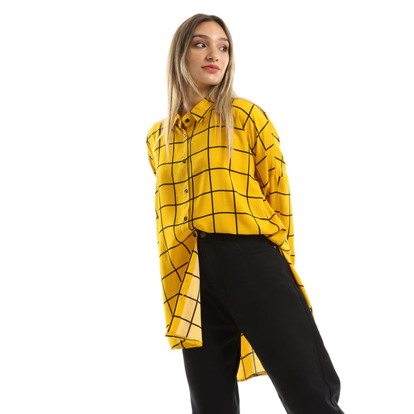 قميص أسود وأكمام طويلة مربعات منفوش