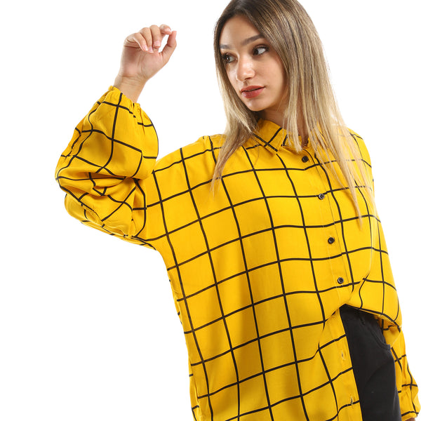 قميص أسود وأكمام طويلة مربعات منفوش
