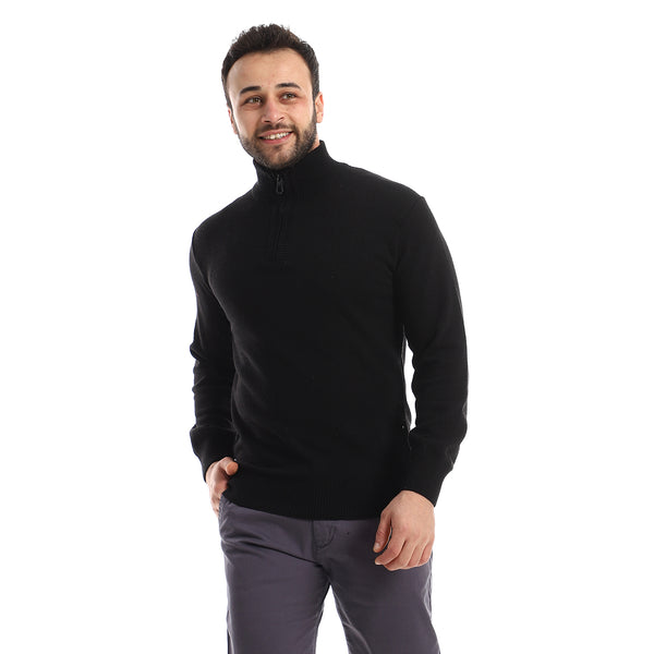 stitching_around_the_neck_zipper_detail_black_sweater