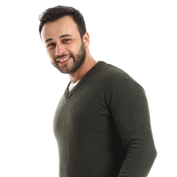 بلوفر هيذر أوليف برقبة على شكل حرف V