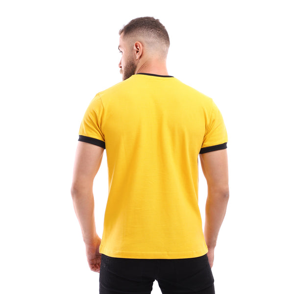 قميص أصفر بيكيه بياقة بأزرار